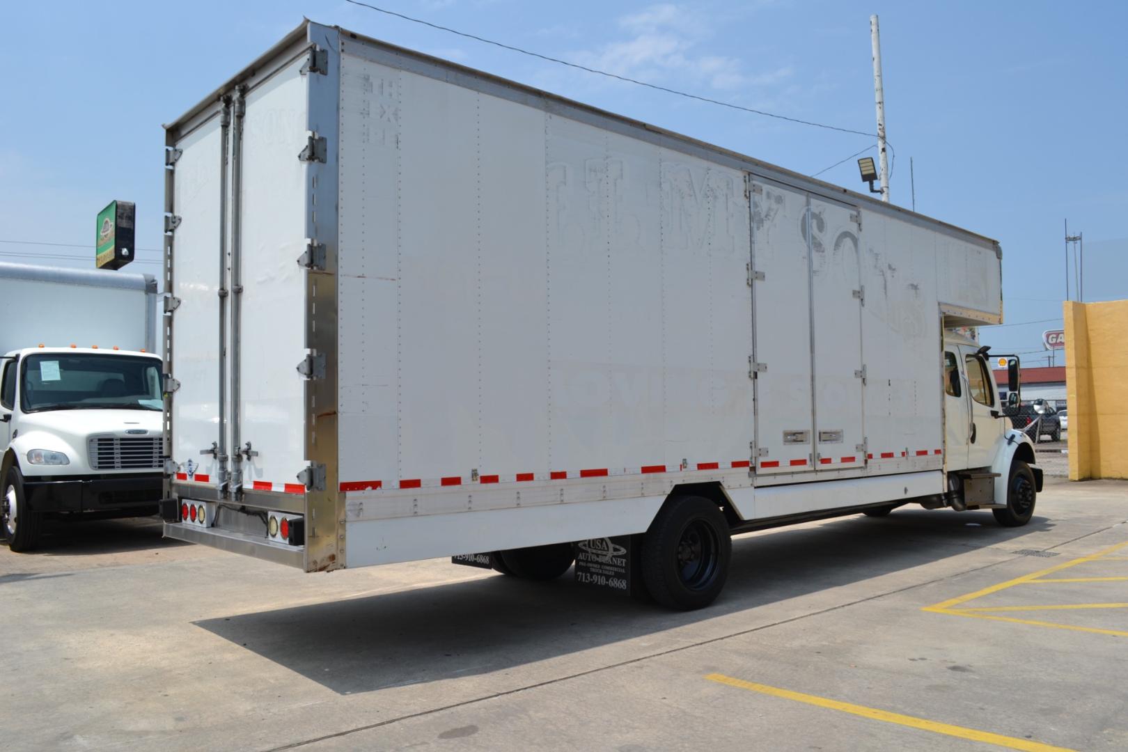 2016 WHITE /GRAY FREIGHTLINER M2-106 with an CUMMINS B6.7L 260HP engine, ALLISON 2500RDS AUTOMATIC transmission, located at 9172 North Fwy, Houston, TX, 77037, (713) 910-6868, 29.887470, -95.411903 - Photo#4